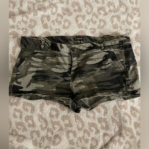 Low rise camo shorts